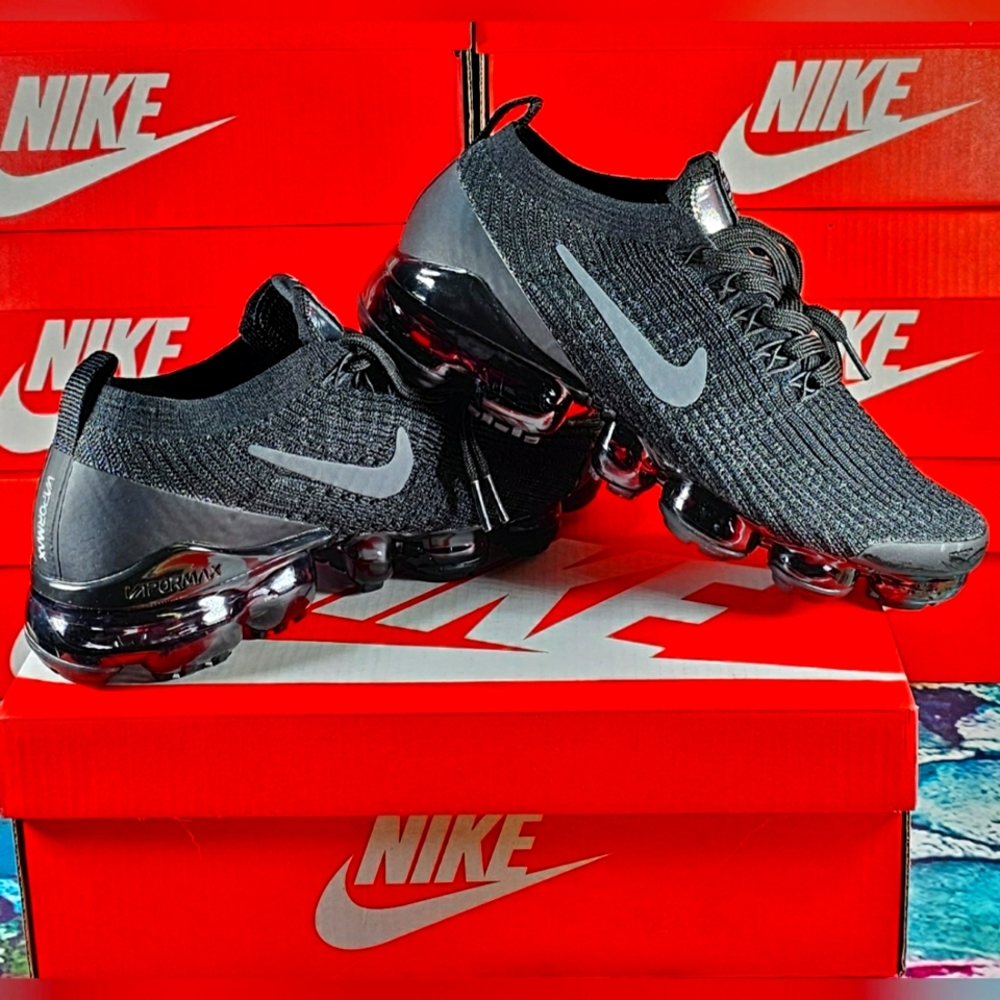 Nike air max vapormax triple black for women sneakers flyknit brand new in box - Picture 5 of 7